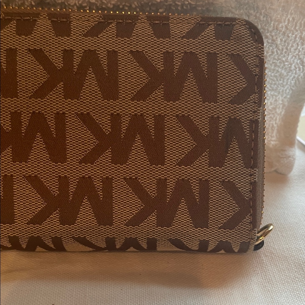 Michael Kors Tan and Beige:/Mocha Logo Wallet - Picture 4 of 14